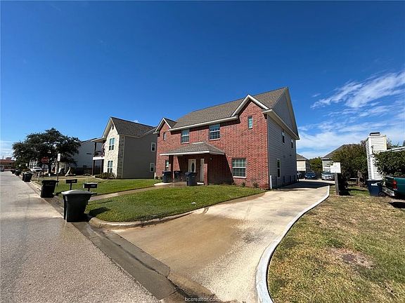 2nd image of 401 Live Oak St #B
