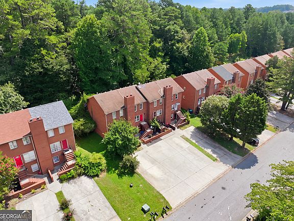 2nd image of 135 Davis Mill Ct