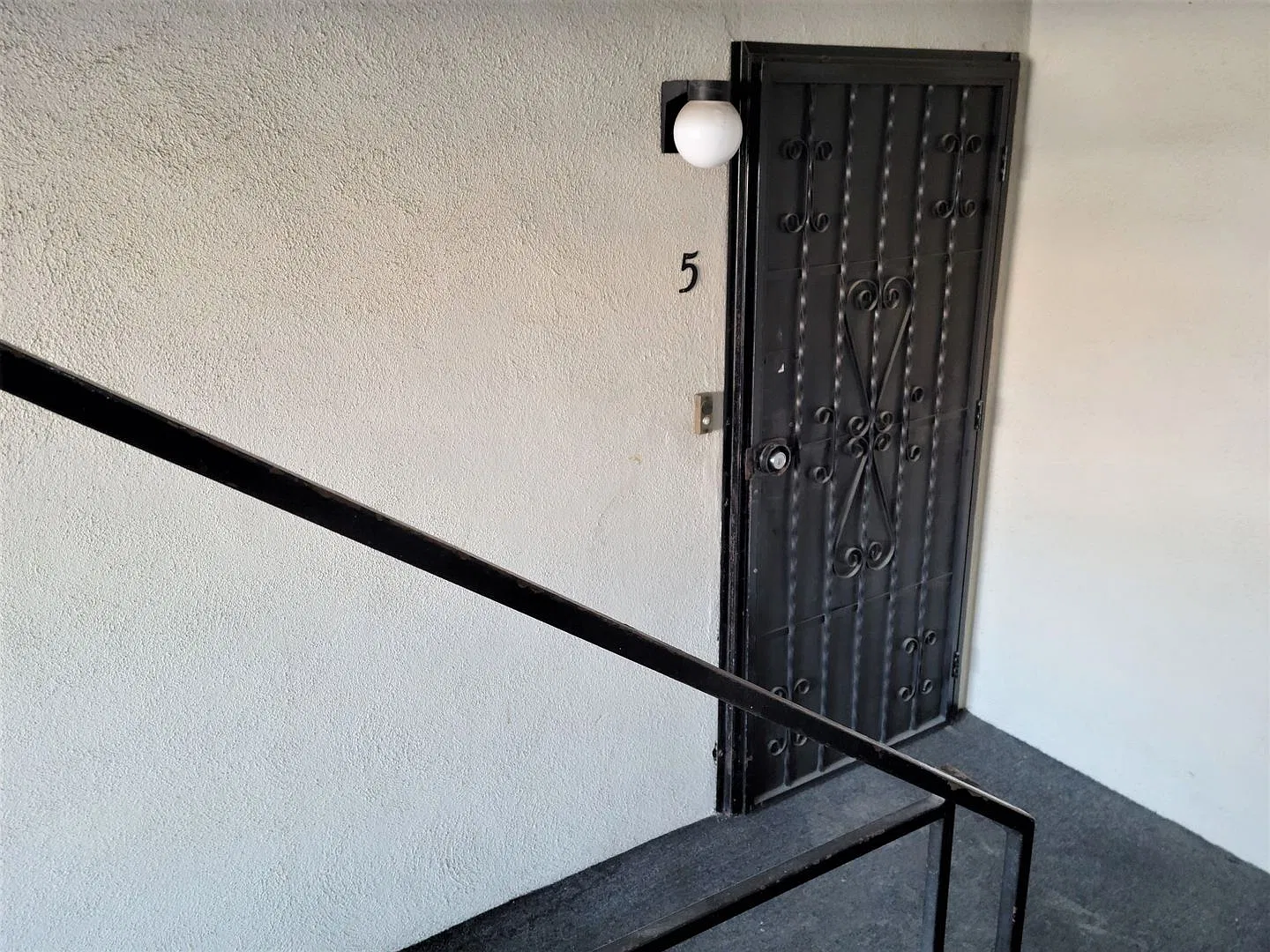 623 S. Grevillea Ave — Photo 3