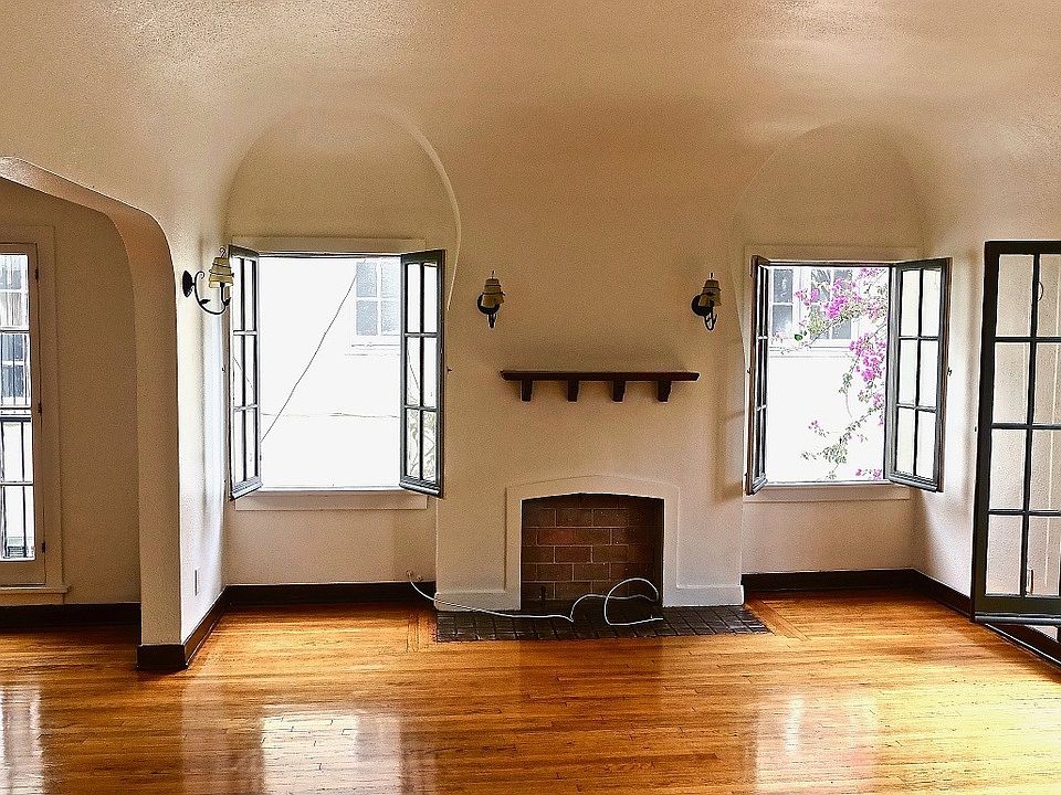 1st image of 232 N Kenmore Ave APT 1