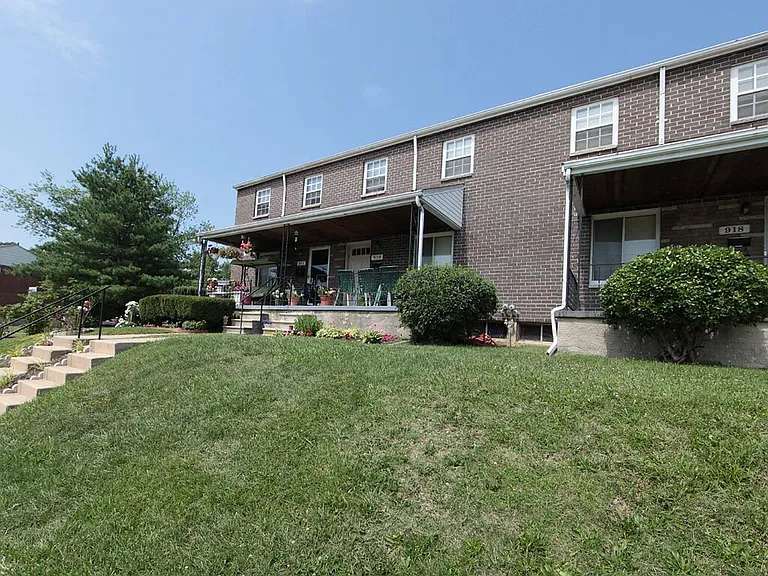 Foxridge Townhomes — Photo 22