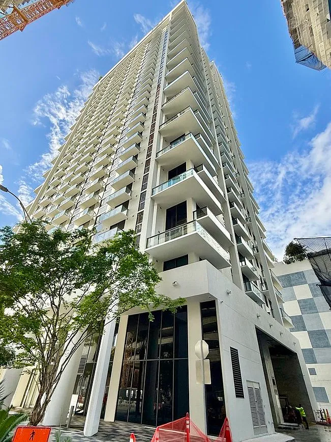 Building Photo - 11 NE 6th St #1803