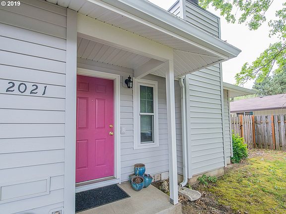 3rd image of 2019 NE Barberry Dr