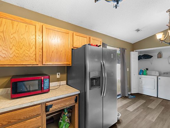 4th image of 8394 Woodland Dr.
