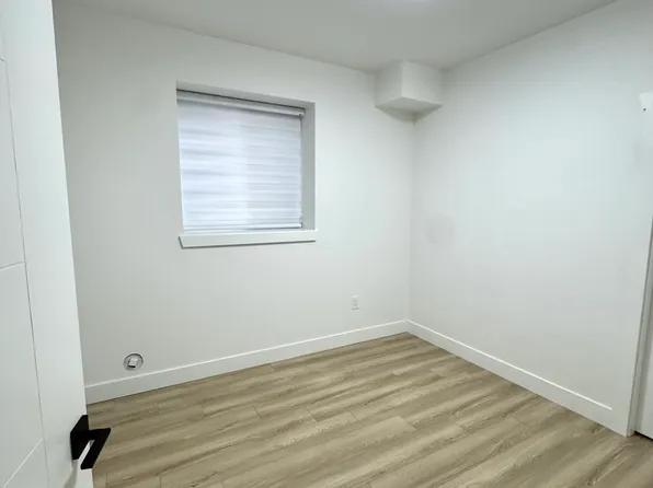 16762 16th Ave, Surrey, BC V4A 1M7