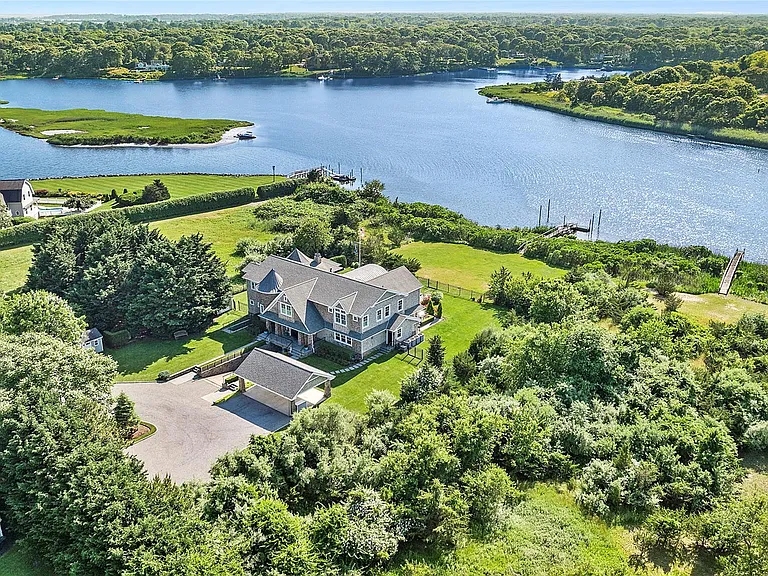 61 S Bay Ave #A — Photo 5