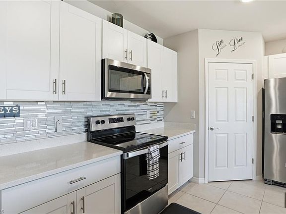 3rd image of 4121 68th AVE NE