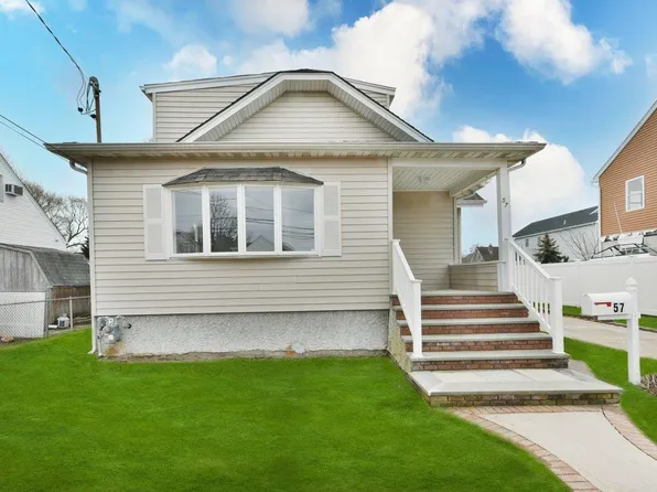 57 Palm Street, Lindenhurst, NY 11757