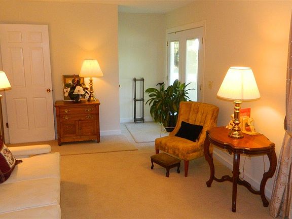 3rd image of 111 Creek Dr