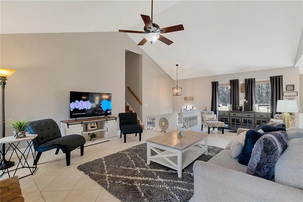 4 bed, 3.0 bath, 2019 sqft, $5,750 — Photo 4