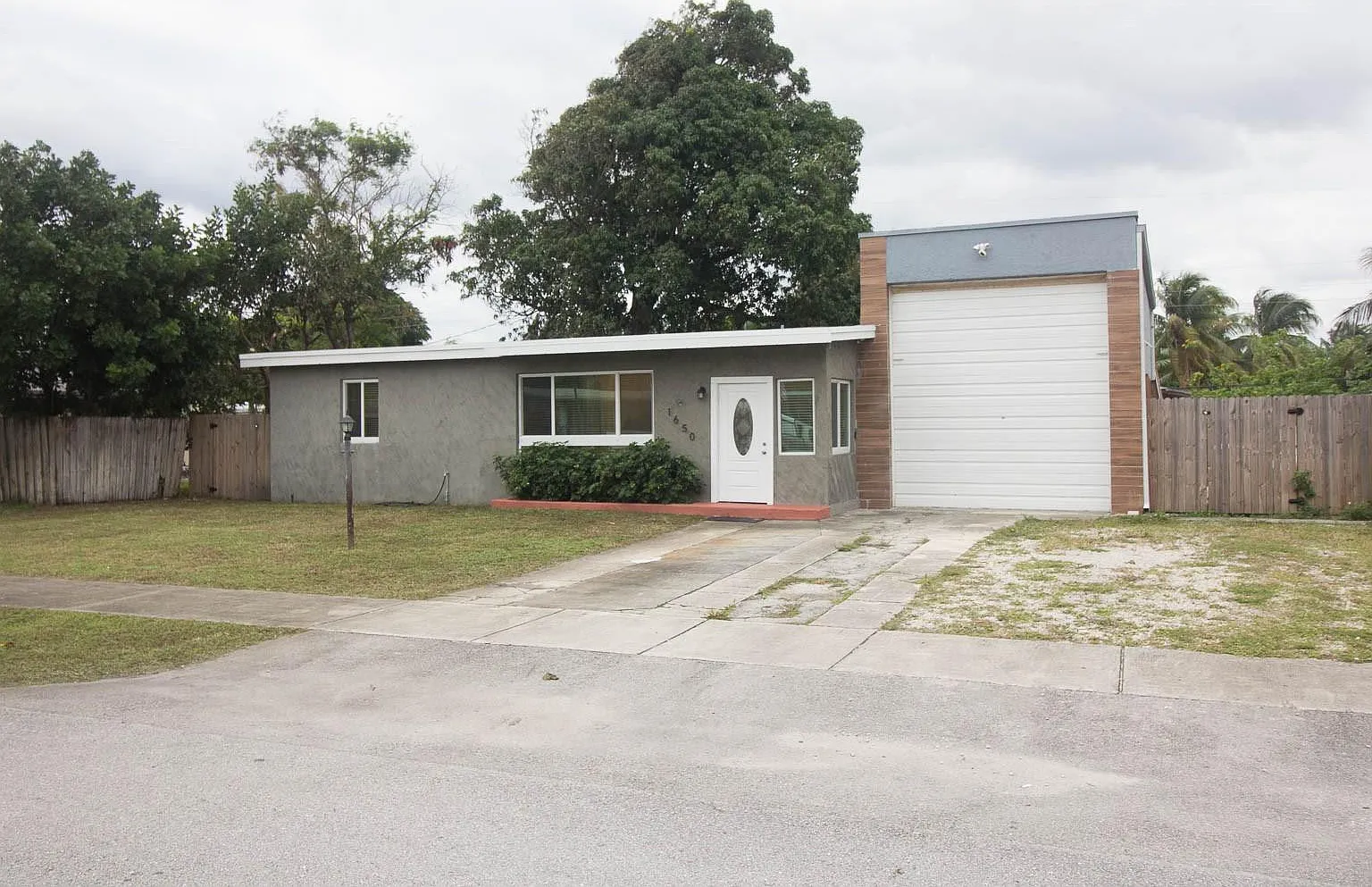 2 bed, 1.0 bath, 1056 sqft, $3,000 — Photo 2