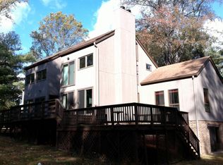 439 Seneca Rd, Great Falls, VA 22066