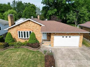 1666 Algiers Dr, Mayfield Heights, OH 44124