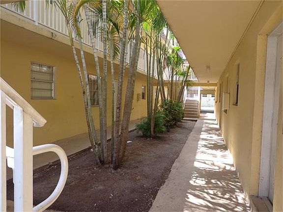 4th image of 16150 NE 21st Ave APT 1