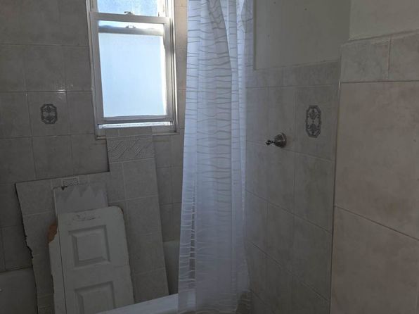 chicago-illinois-2143591382 picture