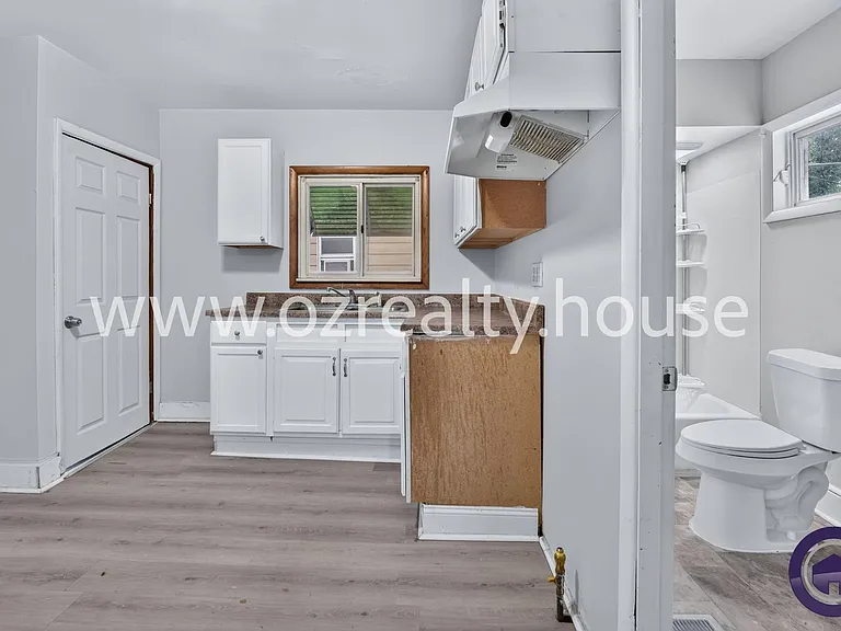 1019 Coventry Ave — Photo 16