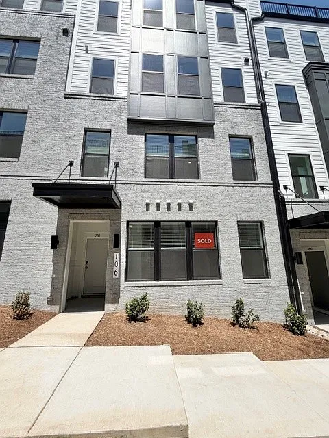 106 Parks Edge Way #100