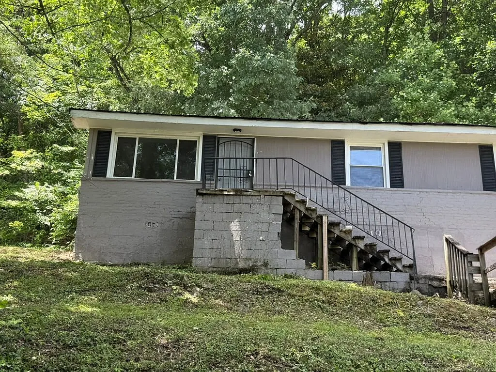 2 bed, 1.0 bath, 762 sqft, $950 — Photo 2