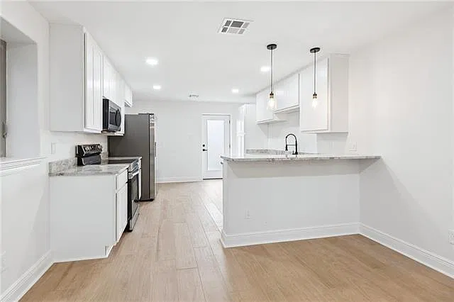 3 bed, 2.0 bath, 1650 sqft, $2,400 — Photo 3