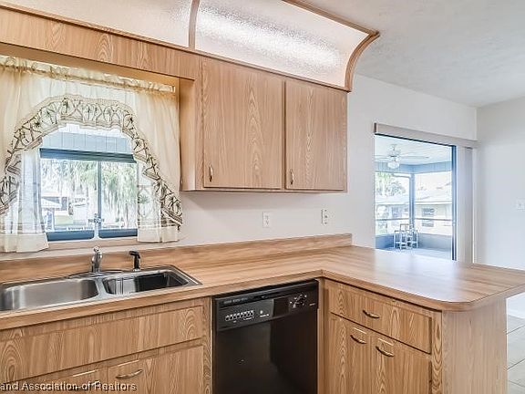 2nd image of 1619 Lakeshore Dr