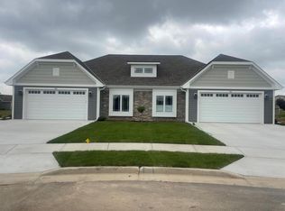 624 Lambert Ct #8A, Slinger, WI 53086