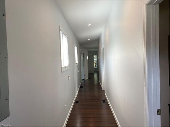 4th image of 3811 Franklin Blvd Unit Up