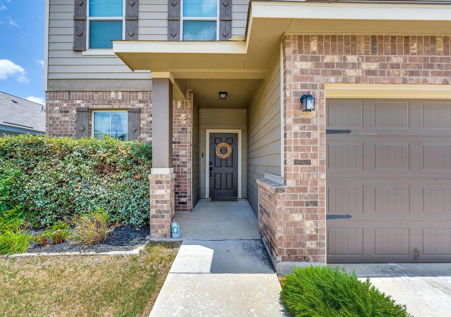 Beautiful 4-Bedroom Home In Northeast Crossing — Photo 4