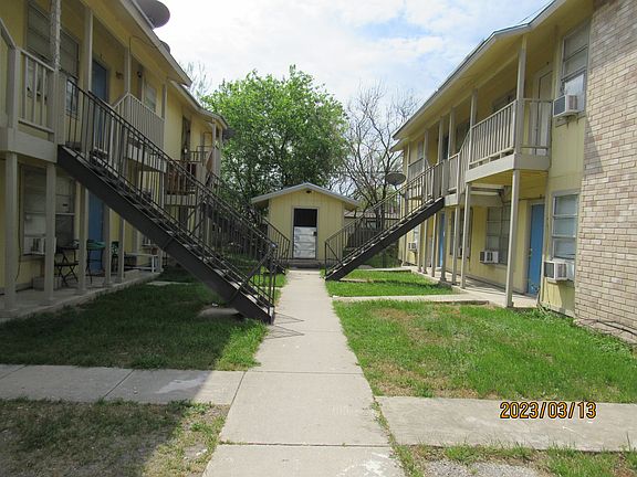 2nd image of 1638 W Woodlawn Ave #3