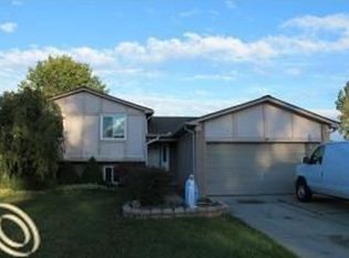 37212 Tericrest Dr, Sterling Heights, MI 48310