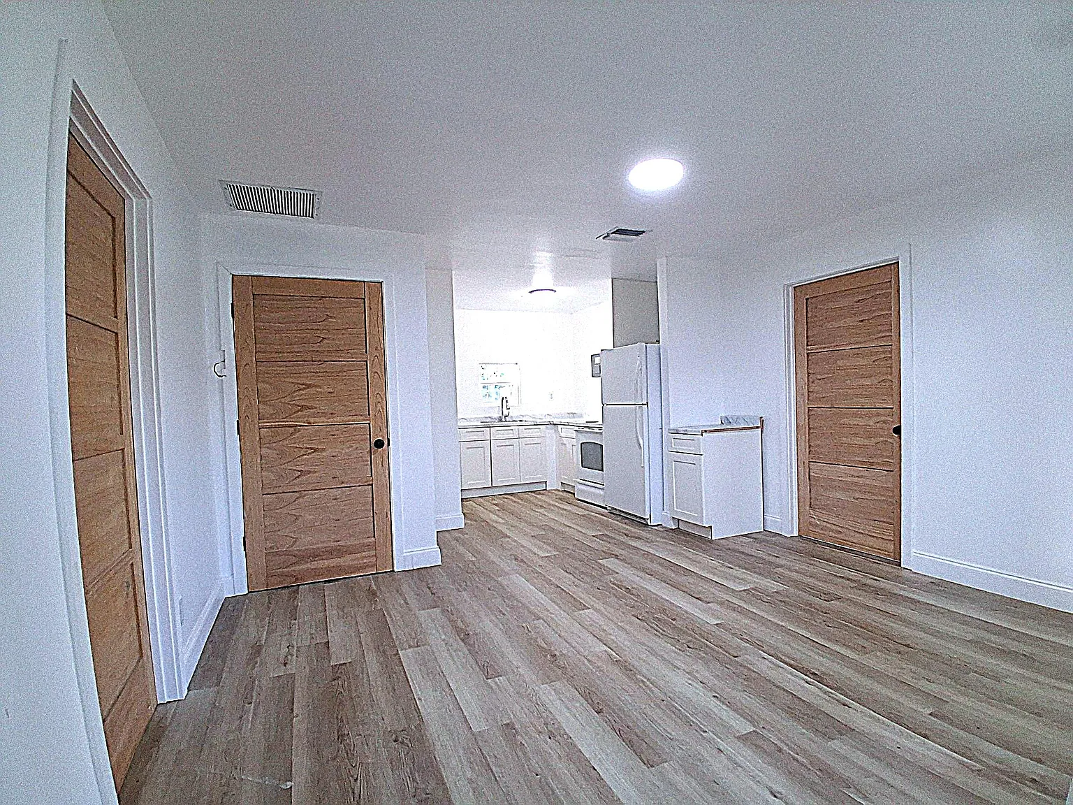 3 bed, 1.0 bath, 788 sqft, $2,300 — Photo 1