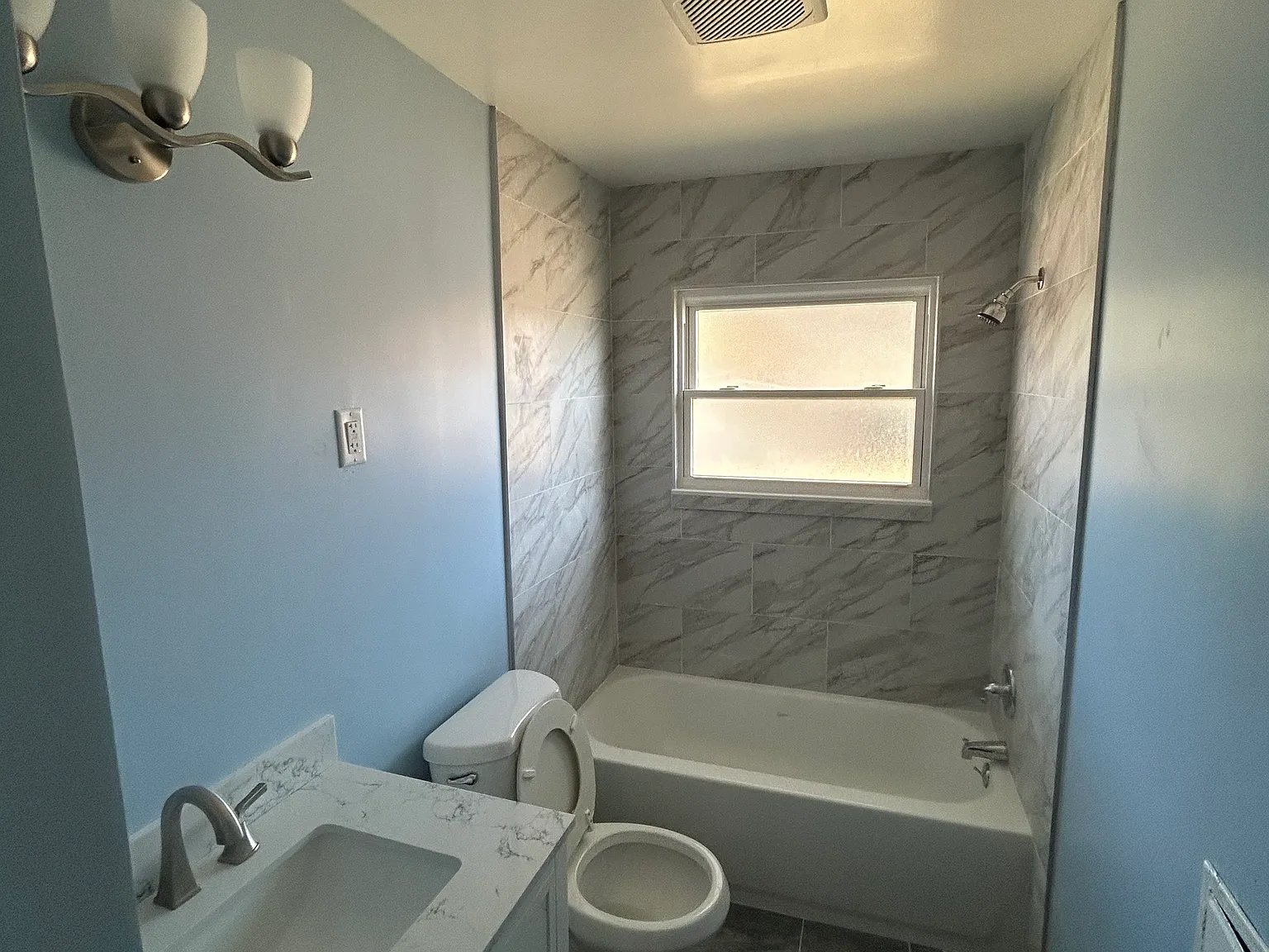 3 bed, 1.5 bath, 1400 sqft, $1,850 — Photo 2