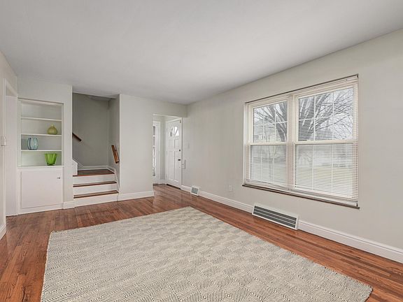 3rd image of 2107 Glenbury Ave