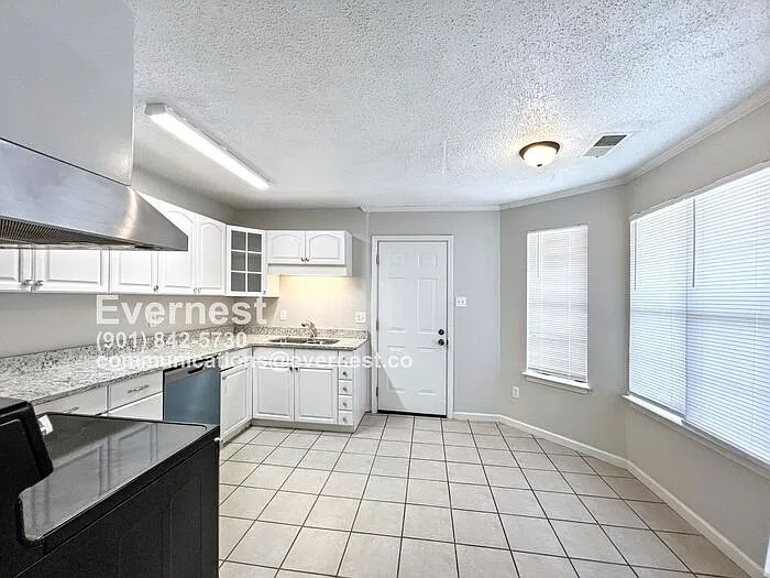 4508 Berrypick Ln S — Photo 4
