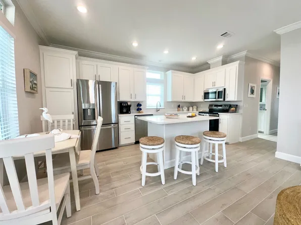 411 NE Pier Way #411, Jensen Beach, FL 34957