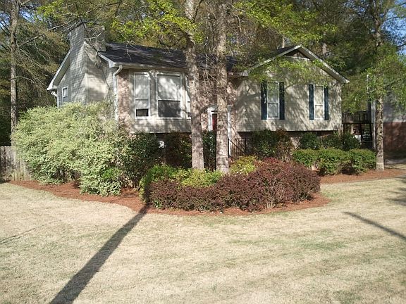 Automatic sprinkler system helps the yard look awesome in the spring