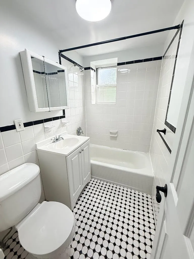 Studio, 1.0 bath, $1,860 — Photo 4