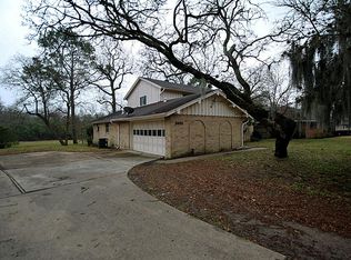 3405 Woodcrest Dr, Baytown, TX 77521