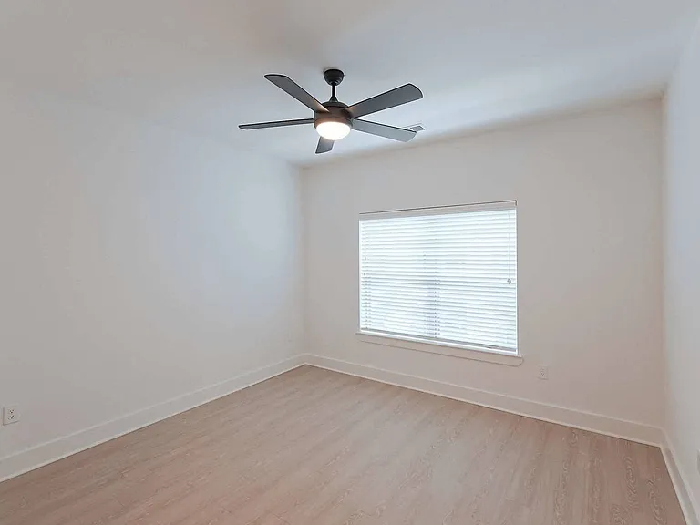 Sire Kingwood — Photo 117
