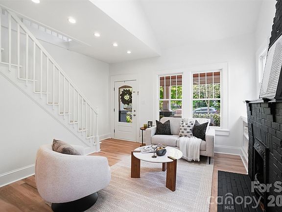 3rd image of 2221 E 8th St