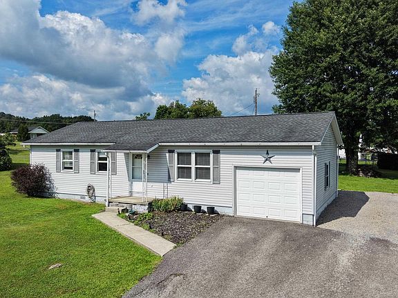 3rd image of 62 Blue Pond Ln