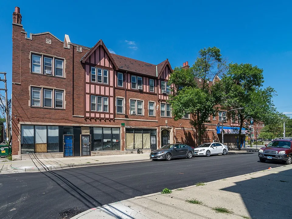 2523 E 75th St #306