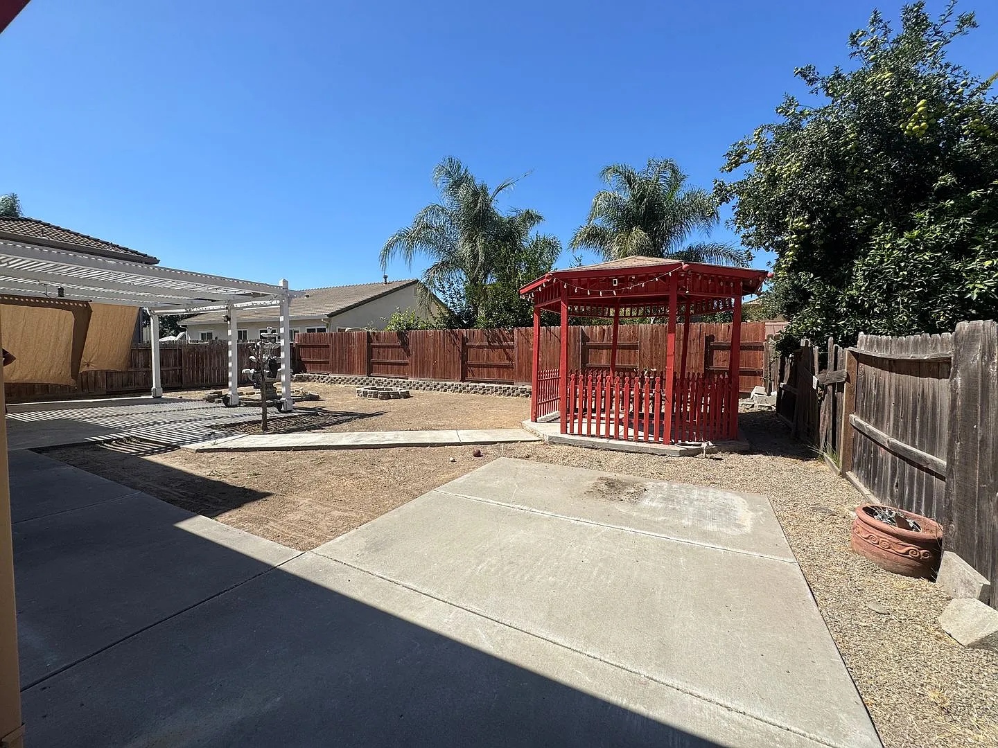 Spacious 6-Bedroom, 3.5-Bath Home Located on a Quiet Cul-de-Sac! — Photo 3