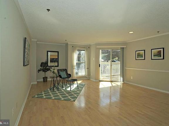 3rd image of 1524 Lincoln Way APT 111