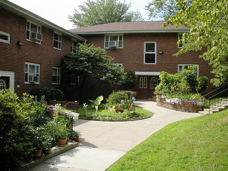 1st image of 12 Dehaven Dr
