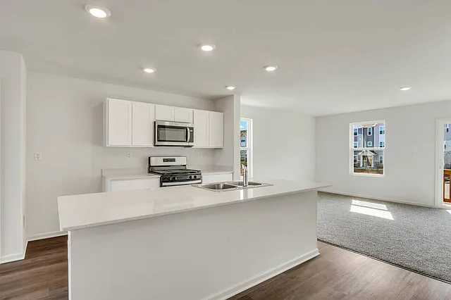 3 bed, 2.5 bath, 1827 sqft, $2,850 — Photo 2
