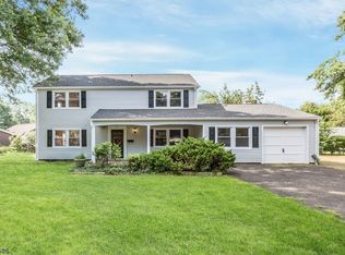 33 Macafee Rd, Somerset, NJ 08873