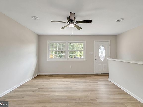 2nd image of 15117 Campbell Ln