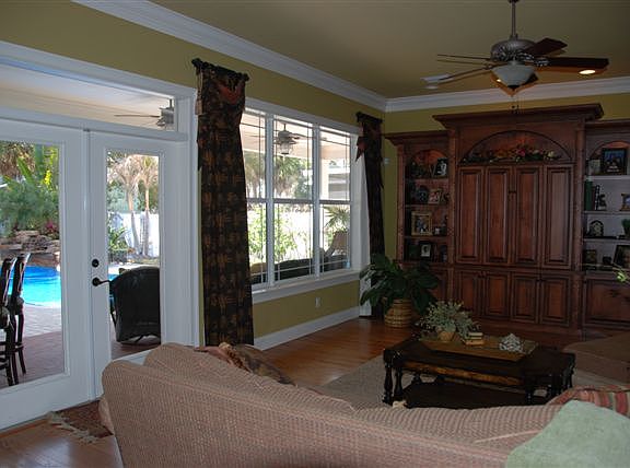 3rd image of 511 S Orleans Ave