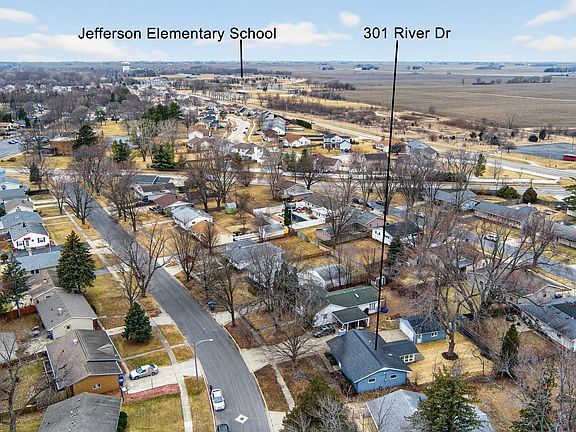 4th image of 301 River Dr