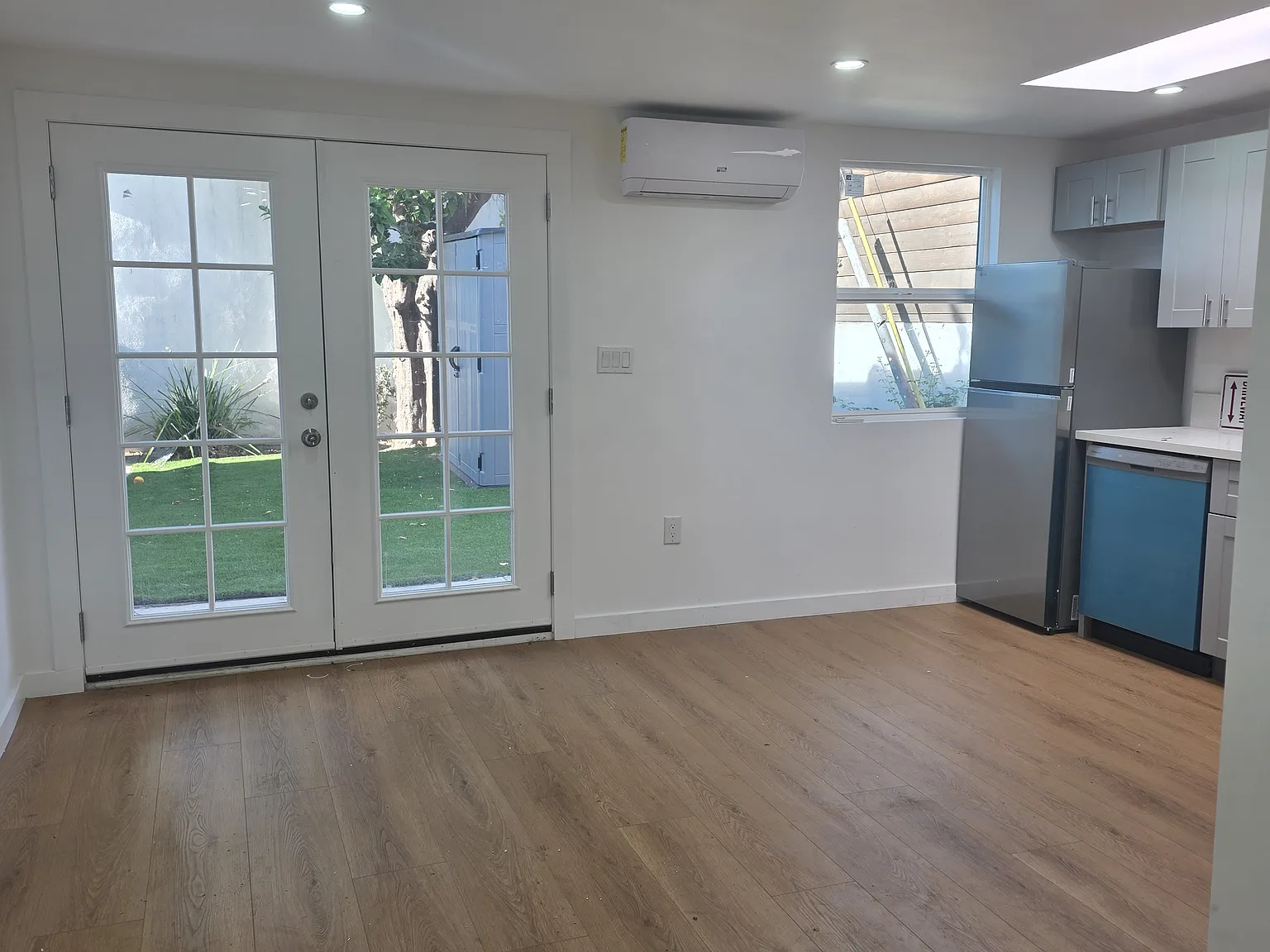 Studio, 400 sqft, $2,050 — Photo 3
